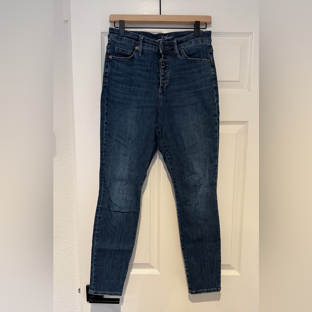 4. Universal Thread button-fly high rise skinny 
    Size 6/28R